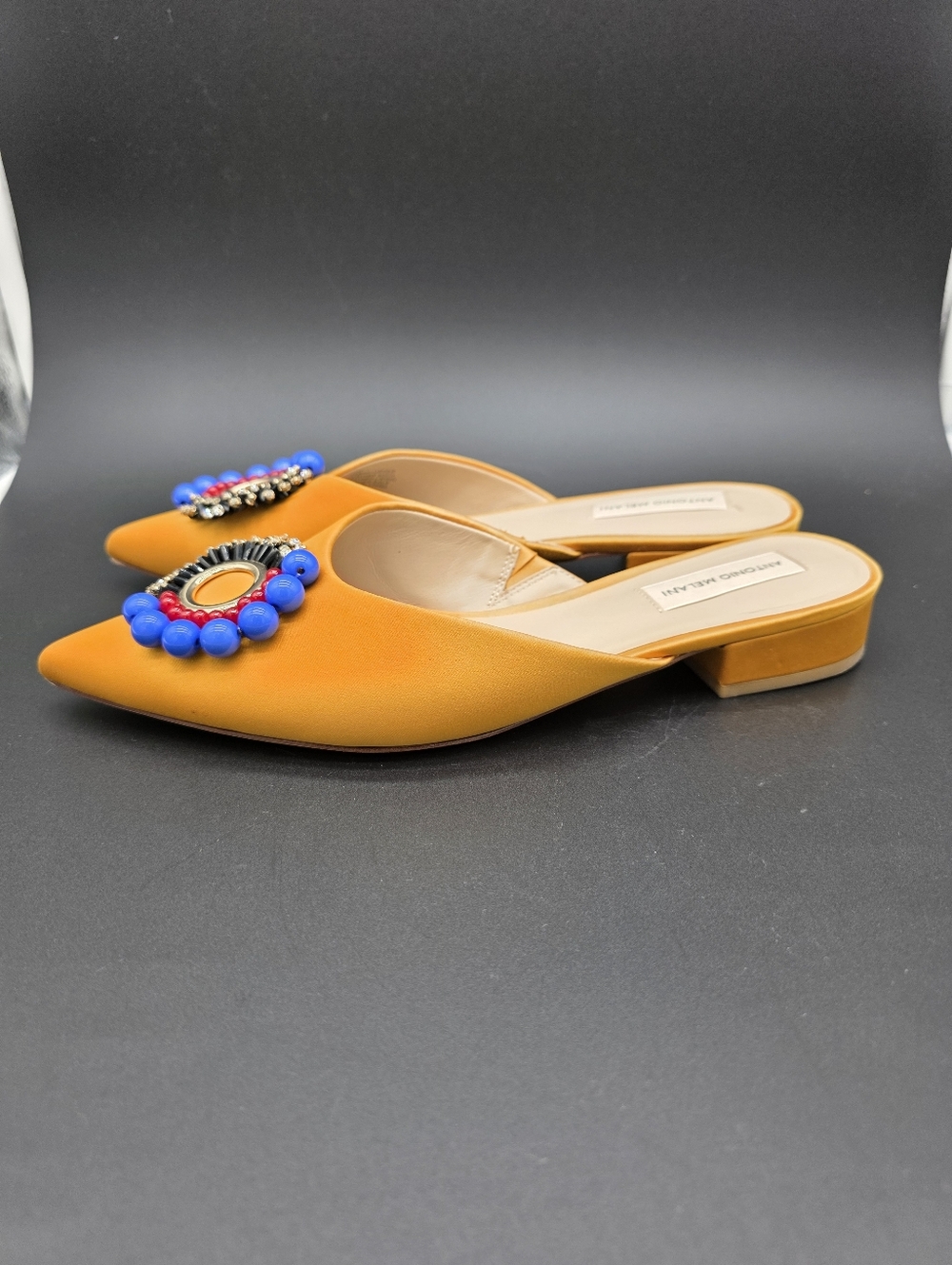 IOB Antonio Melani Mustard Beaded Pointed Toe Slide Sz 9 - Picture 4 of 11
